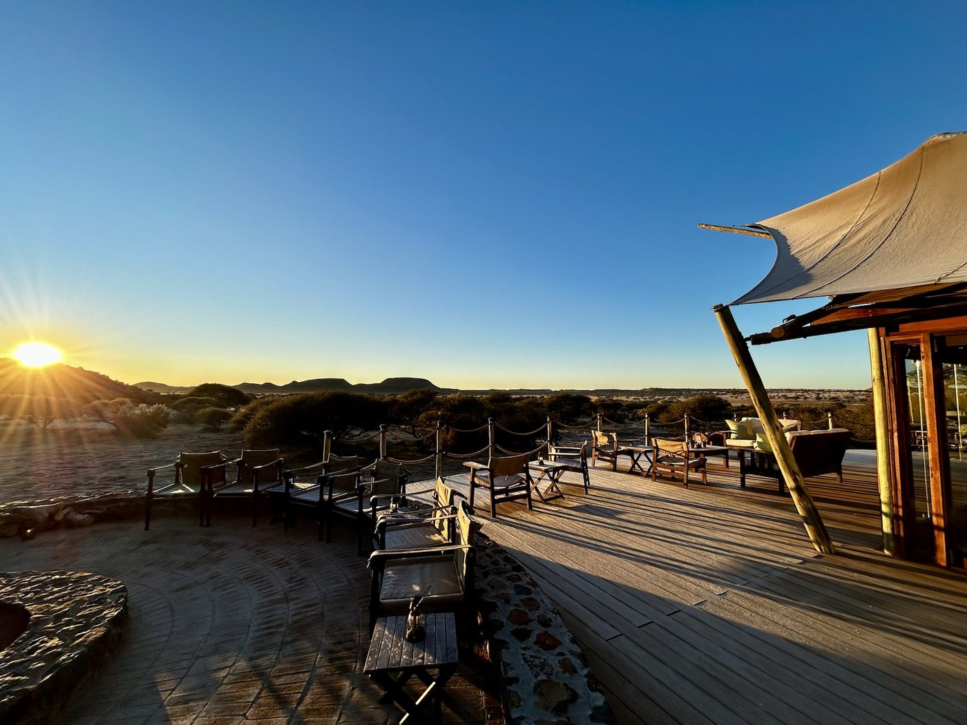 Maloba Private Game Reserve, het gastendek in het gouden uur